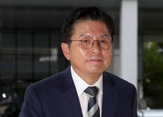 황교안 자택 압수수색 불발…특검 9시간 대치 끝 철수