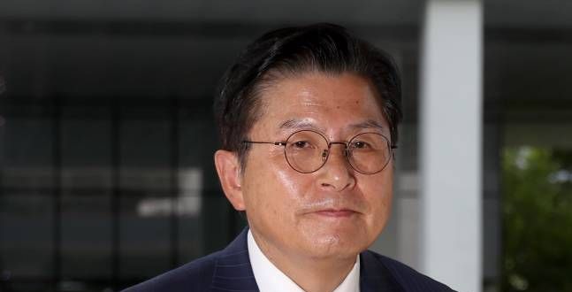 황교안 자택 압수수색 불발…특검 9시간 대치 끝 철수