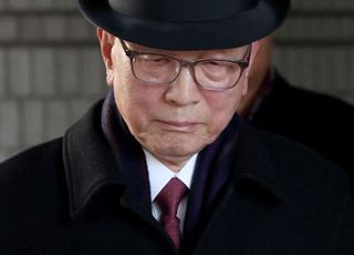 김기춘 전 비서실장, ‘한국시리즈 VIP’ 관람 도마 위로 [2025 국감]