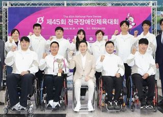 배동현 BDH재단 이사장, 그랜드슬램 달성한 BDH 파라스 격려