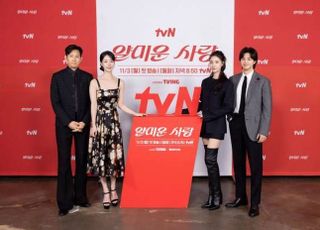 "나이차이? 오히려 편해"…'얄미운 사랑' 이정재·임지연의 '편견' 깨는 로맨스 [D:현장]