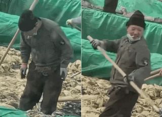 [영상] "중국 절임배추 너무 더러워" 침 뱉고 담배 피우는 충격의 작업장