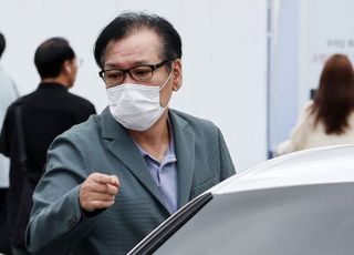 건진법사 "김건희, 샤넬백·목걸이 받고 통화서 '잘 받았다' 해"