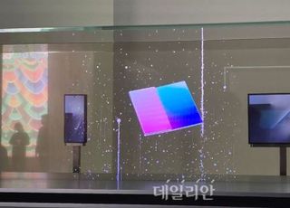 [포토] "두 번 접어도 주름 안 보인다"…삼성전자, '트라이폴드폰' 최초 실물 공개