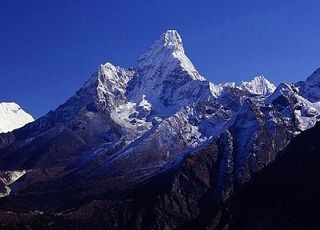 히말라야 오르던 60대 한국인 사망…등반할 때 '이 증상' 조심해야 하는 이유 [데일리 헬스]