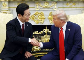 [속보] 李대통령·트럼프, 경주박물관에서 오후 한미정상회담