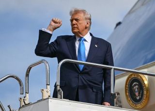 [속보] 트럼프 美대통령, 김해국제공항 도착…1박2일 국빈방문 돌입