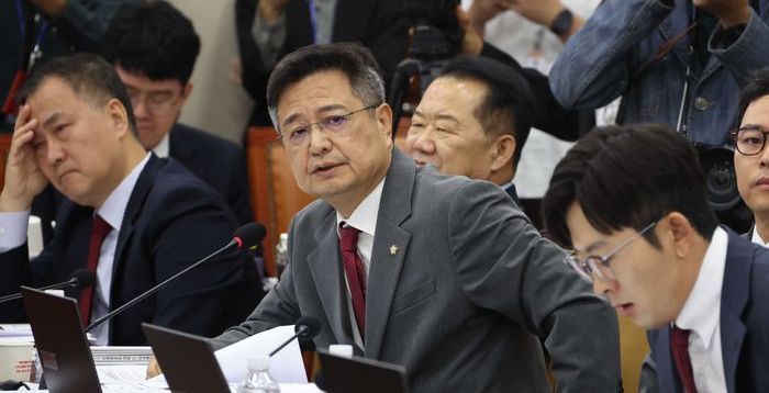 김장겸 "최민희, 타 의원실 자료 무단 '복붙'…'도청장치' 붙이고 다니냐"