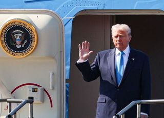 [APEC 2025] 트럼프 美대통령, 김해국제공항 도착…1박2일 국빈방문 돌입