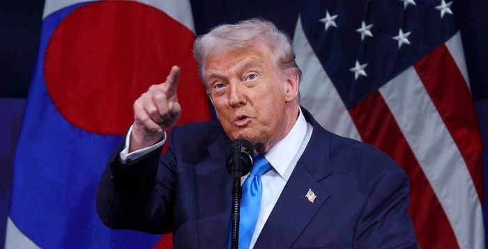 [APEC 2025] 늦게 입국한 '주먹 불끈' 트럼프 "韓, 소중한 친구"…정상회담 지연될듯