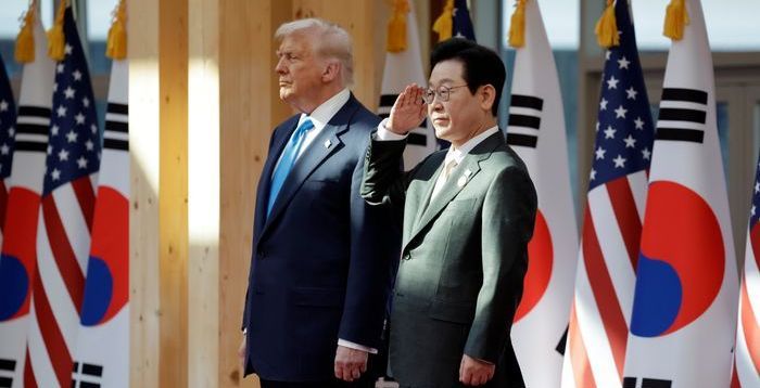 [APEC 2025] 李대통령, 금빛 넥타이로 트럼프 맞이…금관 선물하고 대훈장 수여