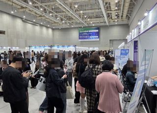 'AI로 JOB자' 2025 수원시 일자리박람회 2400여명 방문