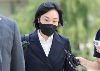 '김건희 측근' 유경옥·정지원, 증인신문 불출석…내달 14일 재시도