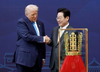 [APEC 2025] '황금 외교'로 트럼프 맞은 李대통령…한미 관세협상도 마무리 수순