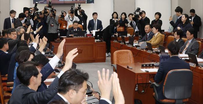 '현지산성' 지킨 與…김현지 증인 채택 무산에 여야 대치