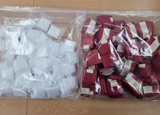 "가방 운반해주면 30만원"...그 안에 발견된 것은?