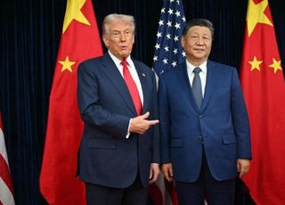 [APEC 2025] 트럼프 "위대한 지도자" 시진핑 "친구 돼야"…미중정상회담 시작