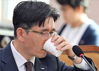 물 마시는 오동운 공수처장 [2025 국정감사]