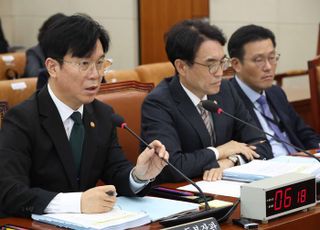 ‘런베뮤 직원 과로사’ 국감 도마…노동장관 “무관용 원칙” 강조 [2025 국감]