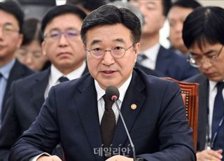 윤호중 행안장관, 정부 해킹 사건 침묵 지적에 "대책 세우느라 발표 늦어" [2025 국감]
