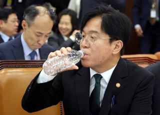 김영훈 고용장관 “런던베이글뮤지엄 과로사 의혹, 무관용 원칙으로 대응”