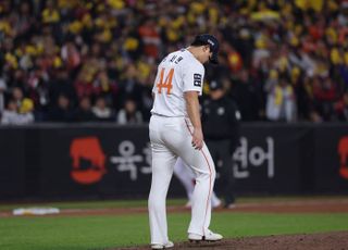 패착이 된 마무리 김서현…김경문 “8회는 잘 막았다” [KS 4차전]