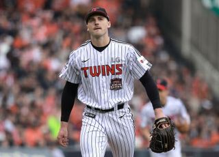 ‘에이스 출격’ LG, 톨허스트로 끝낼까…벼랑 끝 한화는 문동주 출격