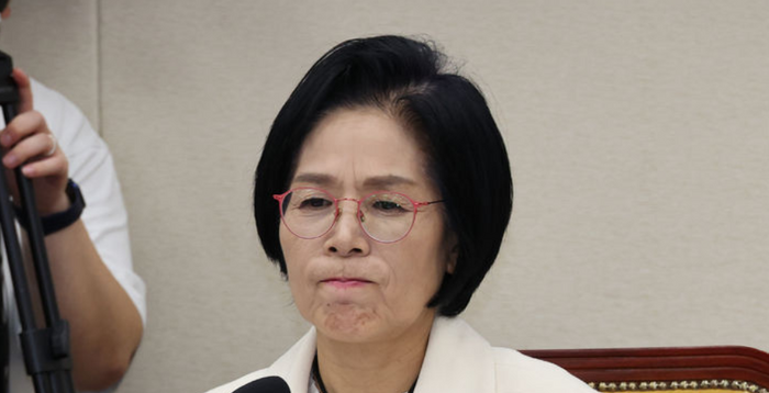 최민희, 국감 중 국회서 딸 결혼식 논란에 "죄송"…'거취 표명 無'