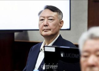 尹, 이틀 연속 법정 출석…이번엔 '체포 방해 혐의' 재판