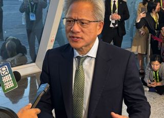 [APEC 2025] 젠슨 황 "HBM97까지 삼성·SK와 함께할 것"