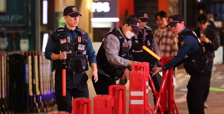 [속보] 용산구 "이태원역 주변 인파운집으로 안전사고 우려"