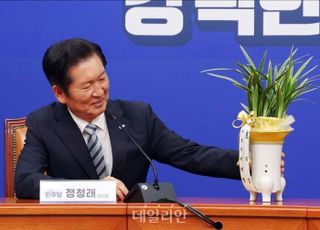 정청래 ‘역사내란 처벌법’이라도 만들 기세