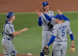 ‘최종전 가자’ 투수 총력전 펼친 다저스 WS 6차전 승리