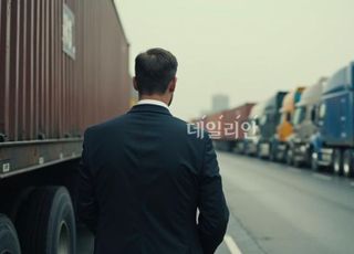美, 오늘부터 중·대형 트럭에 25% 관세 부과…한국산 트랙터 등 영향