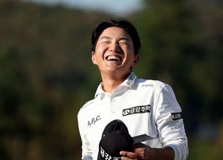 대기록 도전하는 옥태훈 공동 선두 “4승 타이틀 정말 갖고 싶다”