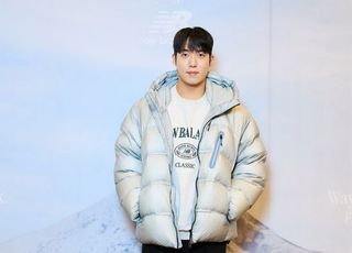 원태인, 따뜻한 포즈