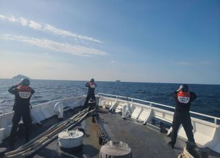 거제 홍도 인근 해상서 낚시어선 탔던 60대 승객 실종…해경 수색 중