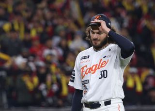 ‘폰세 이탈 유력’ 한화, 김경문 감독 계약 마지막 해…내년도 우승 전력?