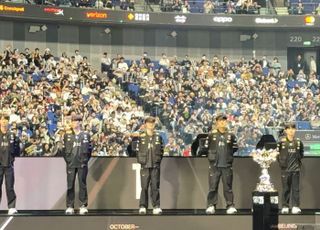 'LPL 킬러' T1, 또다시 증명했다…TES 꺾고 결승 진출[2025 롤드컵]