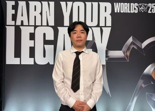 "1세트 돌진 조합 했어야…롤드컵의 T1은 다르다"…'옴므' 감독의 자책[2025 롤드컵]