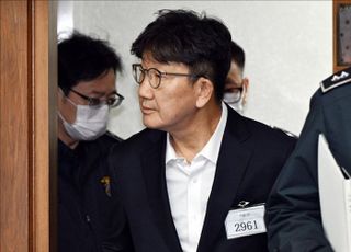 권성동, 통일교 불법자금 수수 혐의 첫 재판서 혐의 부인