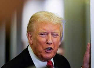 트럼프의 뒤끝?…美, ‘석탄 수출금지 위반’ 北선박 제재 추진