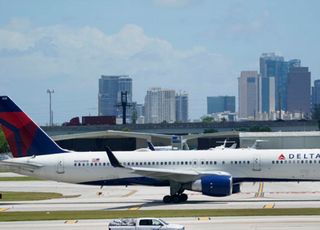 美 "모든 여객기 운항 중단할 수도…셧다운 장기화 탓"