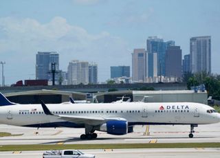 美 "모든 여객기 운항 중단할 수도…셧다운 장기화 탓"