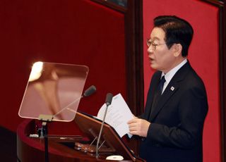 [속보] 李대통령 국회 시정연설 종료...민주당 환호 속 본회의장 퇴장