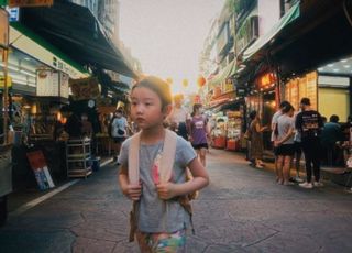 ‘왼손잡이 소녀’ 11월 12일 개봉…대만 소녀 이징, 가족의 비밀 마주한다