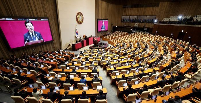 [전문] 李대통령 "정부, 열린 자세로 국회 제안 경청…초당적 협력 부탁"