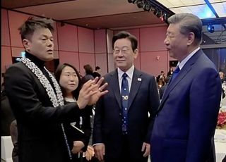 “전면 개방 신호탄” vs “원론적 덕담”…박진영 만난 시진핑, 한한령 족쇄 풀까 [D:이슈]