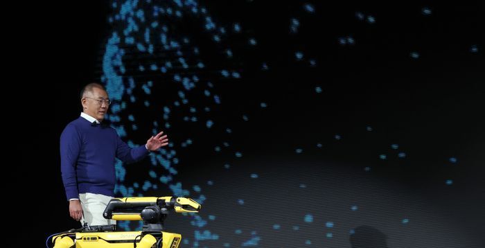 AI가 푸는 승계방정식…보스턴다이내믹스가 정의선의 '해답' 될까