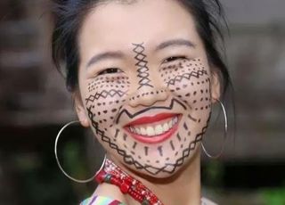 예쁜 얼굴에 왜 이런 문신을?...中 소수민족의 충격 풍습